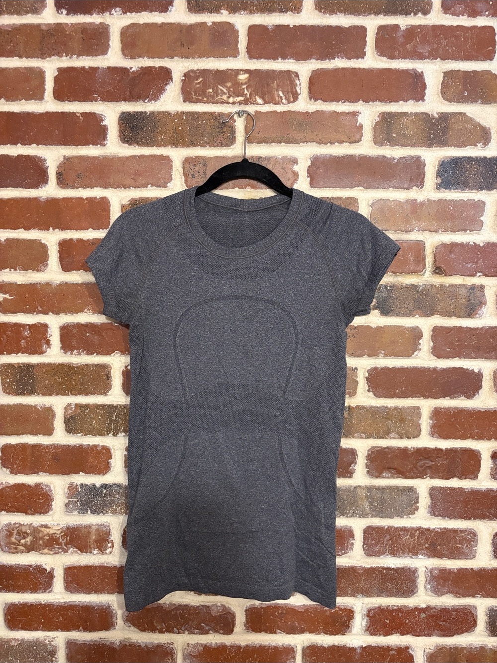 Lululemon Swiftly Tech gray short sleeve tee size 6